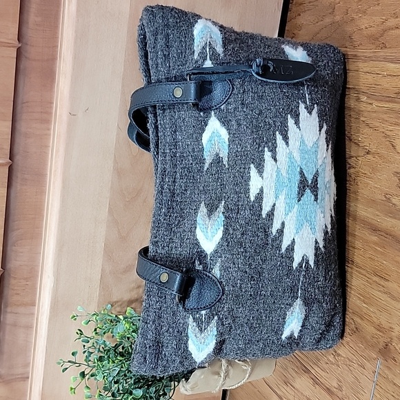 Woven Wool & Leather Shoulder Bag - Picture 3 of 15